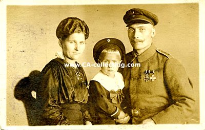 STUDIO-PHOTO 9x14cm: Feldgrauer Soldat mit Eisernen Kreuz...