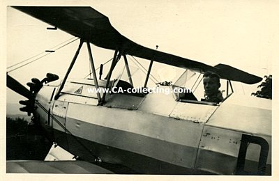 PHOTO 9,5x14,5cm 1920/30er-Jahre: Pilot im Flugzeug.