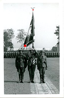 PHOTO 14x9cm: Fahnenträger der Luftwaffe bei der...