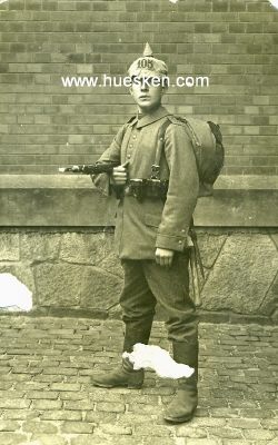 PHOTO 14x9cm: Feldmarschmäßiger Soldat aus dem...