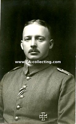 PHOTO 14x9cm: Leutnant in feldgrauer Uniform mit Eisernen...