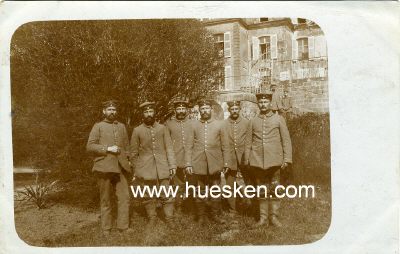 PHOTO 9x13cm: Gruppe von sechs feldgrauen Soldaten....