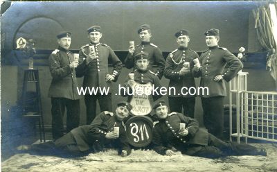 PHOTO-POSTKARTE Reservisten beim Bier. 1913 aus...