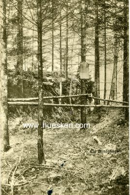 PHOTO-POSTKARTE 'Getarnter Unterstand im Wald'. 1915 als...