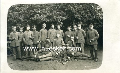 PHOTO 9x14cm: Gruppenaufnahme mit feldgrauen Soldaten....