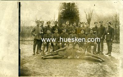 PHOTO 9x14cm: Gruppenaufnahme mit feldgrauen Soldaten....