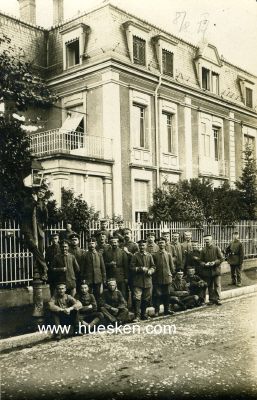 PHOTO 14x9cm: Gruppe feldgrauer Soldaten vor...