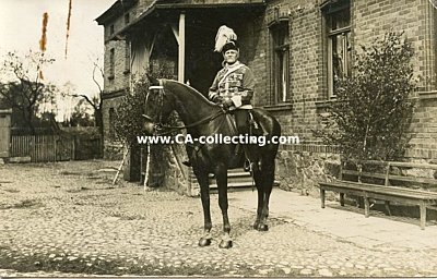 PHOTO 9x13cm um 1930: Husarenveteran in Paradeunifom zu...