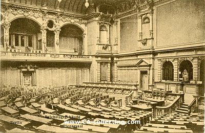 BERLIN - REICHSTAGSGEBÄUDE - PLENARSAAL....