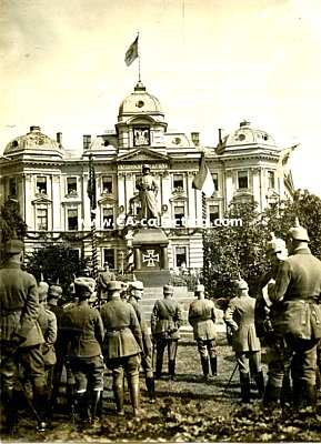 PHOTO 11x8cm um 1915: feldgraue Offiziere vor einem...