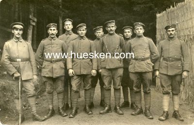 PHOTO 9x14cm: Gruppe feldgrauer Soldaten.