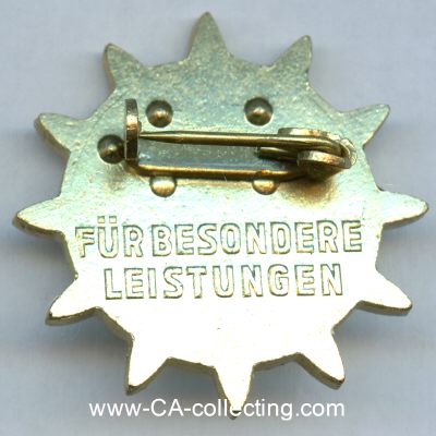 Photo 2 : DEMOKRATISCHER FRAUENBUND DEUTSCHLANDS (DFD). Goldene...