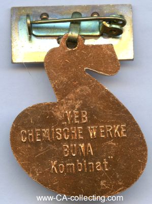 Foto 2 : VEB CHEMISCHE WERKE BUNA SCHKOPAU. Abzeichen an...