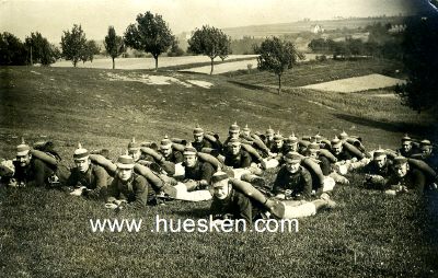 PHOTO 9x13cm: Gruppe Soldaten bei der Ausbildung....