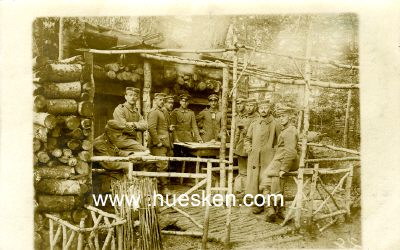 PHOTO 9x13cm: Gruppe feldgrauer Soldaten im Unterstand im...