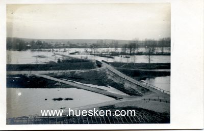 PHOTO 9x14cm: Stellung in Flusslandschaft.