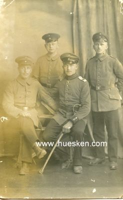 PHOTO 14x9cm: Gruppenaufnahme von vier feldgrauen...