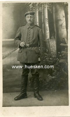 PHOTO 14x9cm: Feldgrauer Soldat, rückseitig...