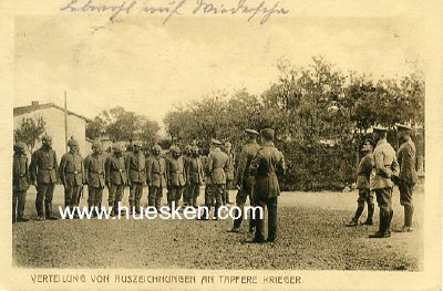 PHOTO-POSTKARTE 'Verteilung von Auszeichnungen an tapfere...